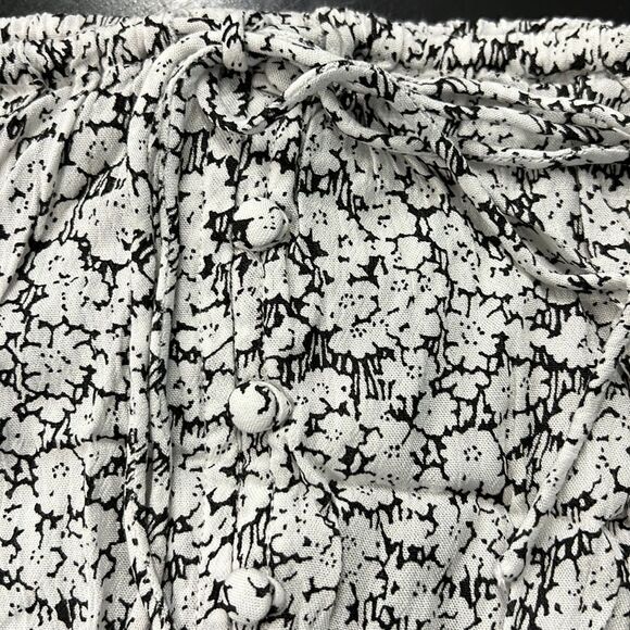 Volcom Women’s Black and White Floral Bae Bae Doll Tube Top Size XS or Medium - Picture 5 of 9